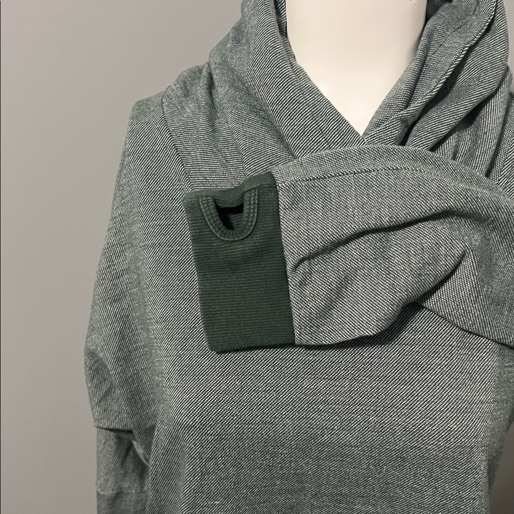 Emerald Nomis Hoodie | 50/50 Cotton-Poly Blend | Thumbhole Cozy Fit | Bundle🛍️ - Picture 7 of 14